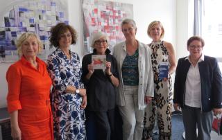 6 Frauen, stehend, Kooperationstermin Bouhon Stiftung